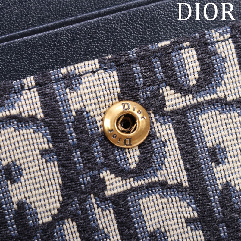 Dragons Bags Detail