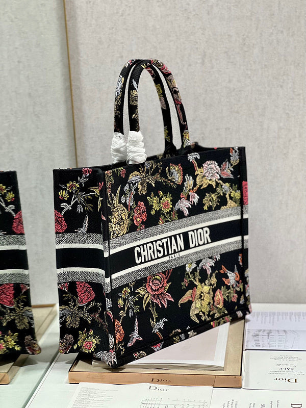 Dragons Bags Detail