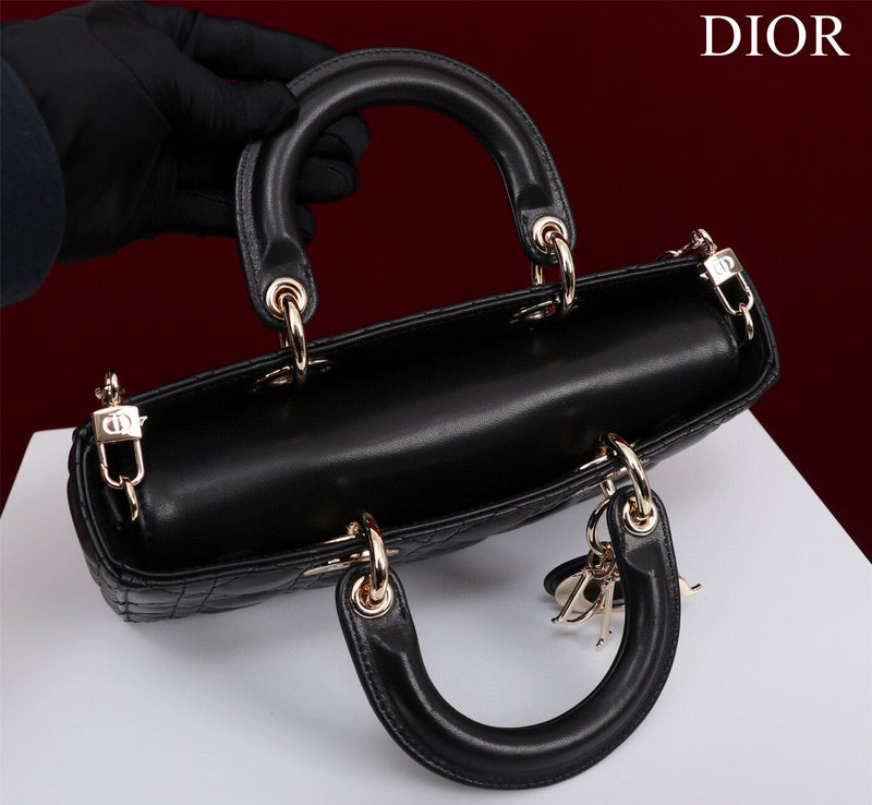 Dragons Bags Detail