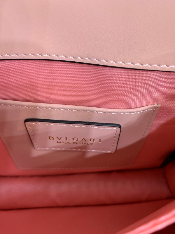 Dragons Bags Detail