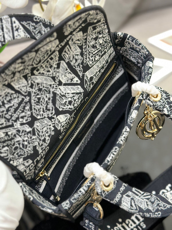 Dragons Bags Detail