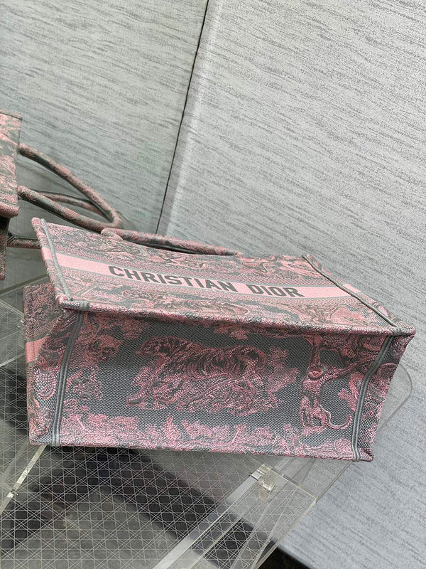 Dragons Bags Detail