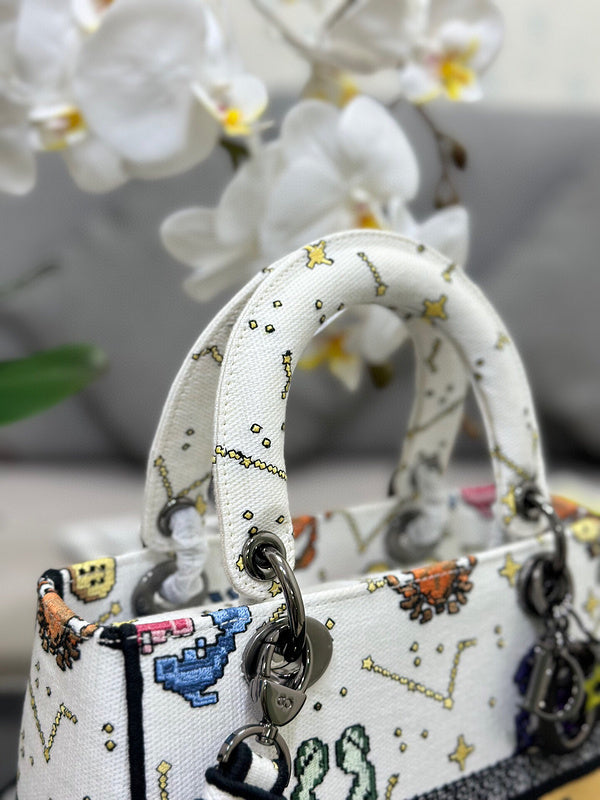 Dragons Bags Detail