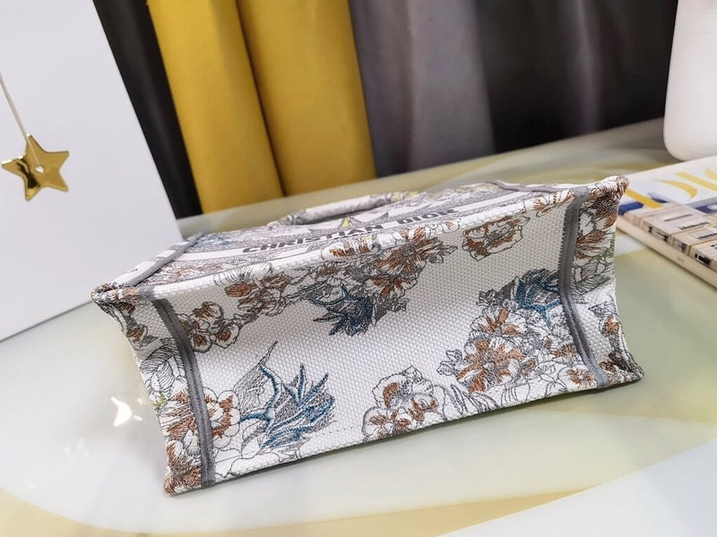 Dragons Bags Detail