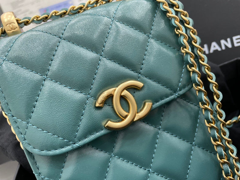 Dragons Bags Detail