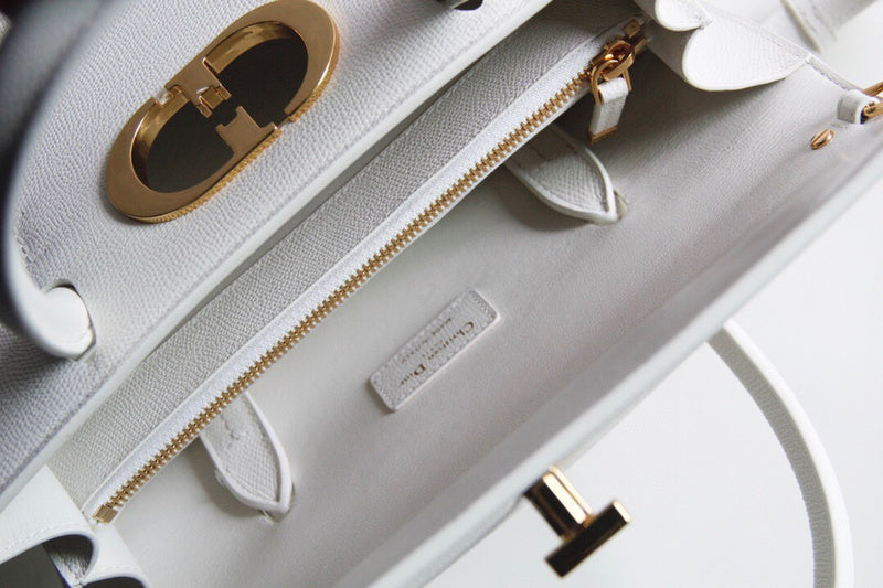 Dragons Bags Detail