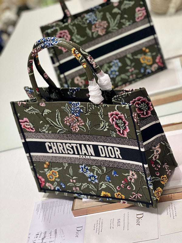 Dragons Bags Detail