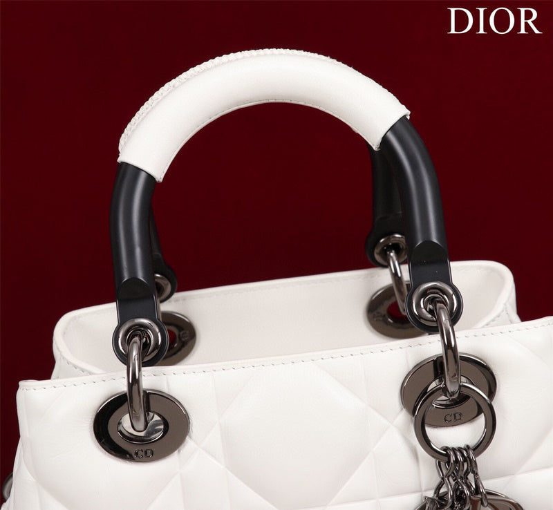 Dragons Bags Detail
