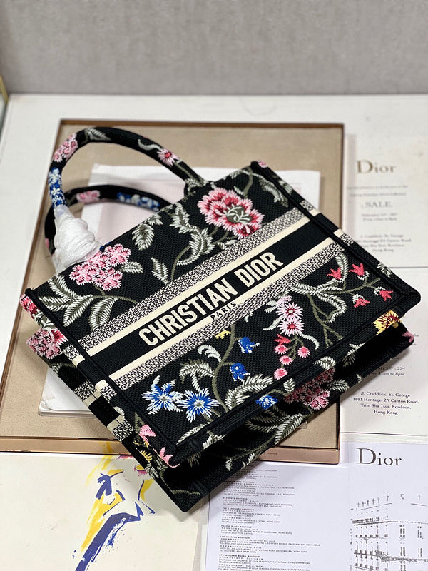 Dragons Bags Detail