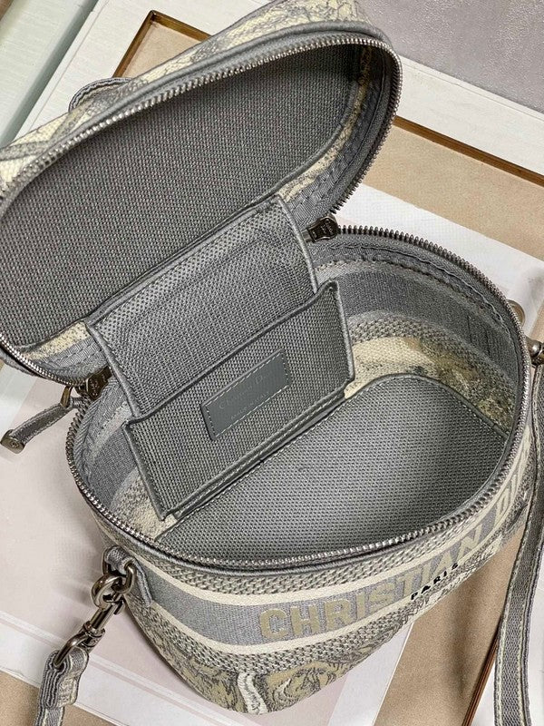 Dragons Bags Detail
