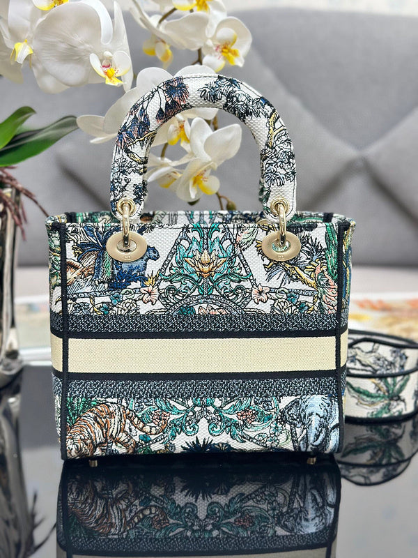 Dragons Bags Detail