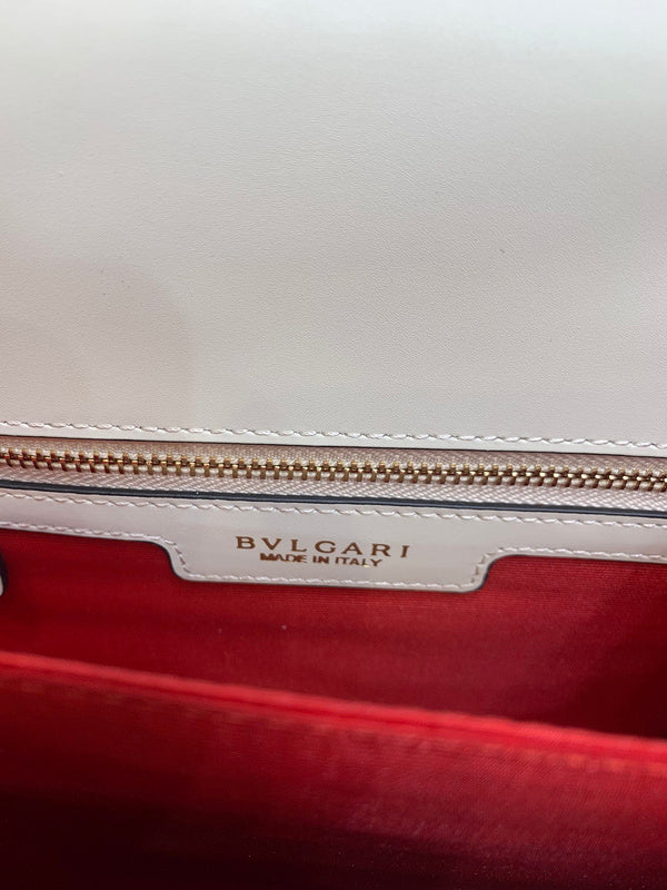 Dragons Bags Detail