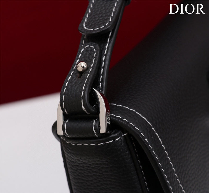 Dragons Bags Detail
