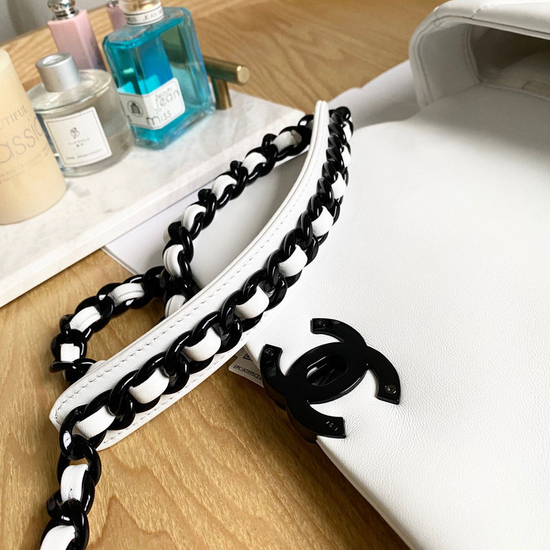 Dragons Bags Detail