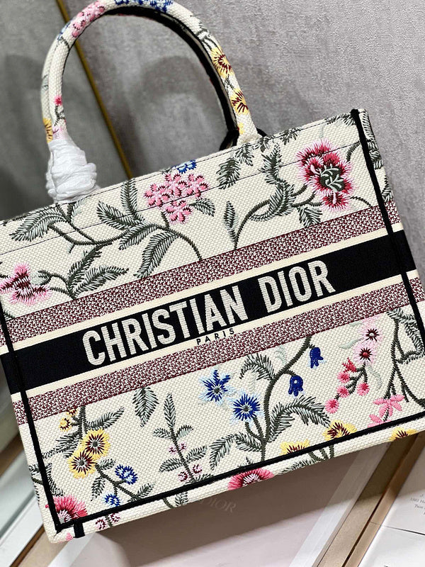 Dragons Bags Detail