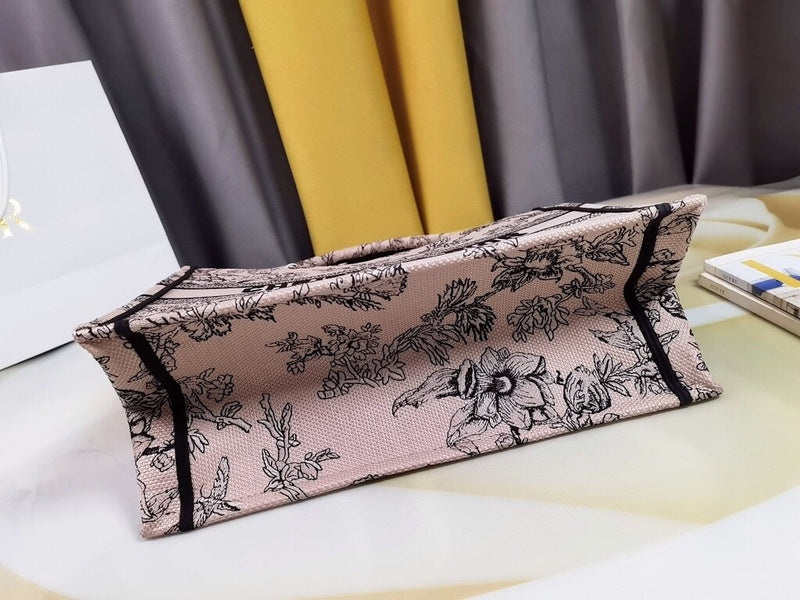 Dragons Bags Detail