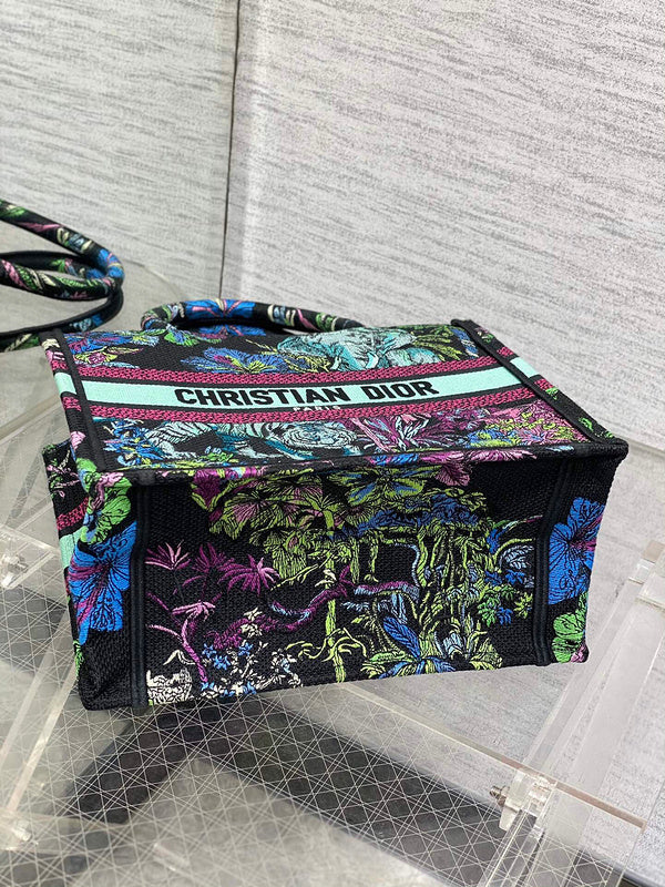 Dragons Bags Detail