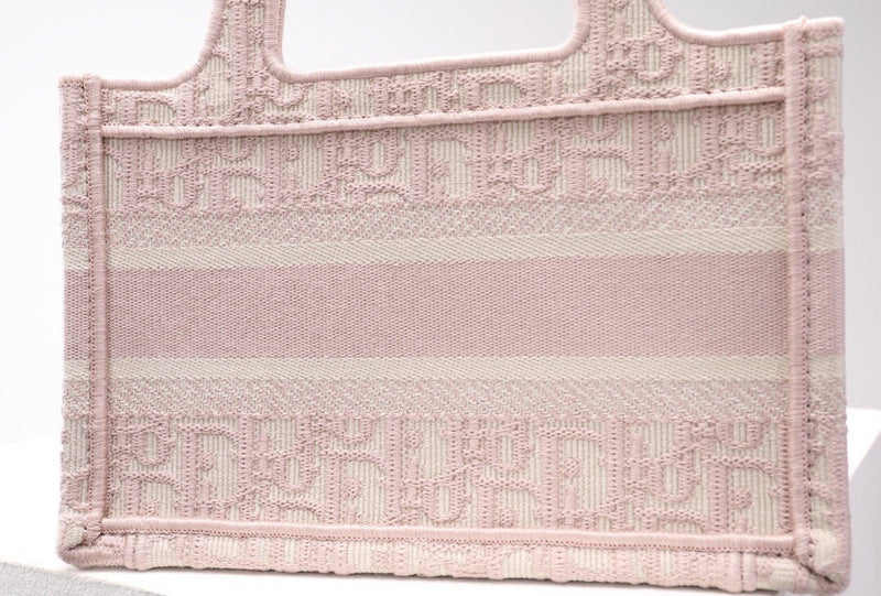 Dragons Bags Detail