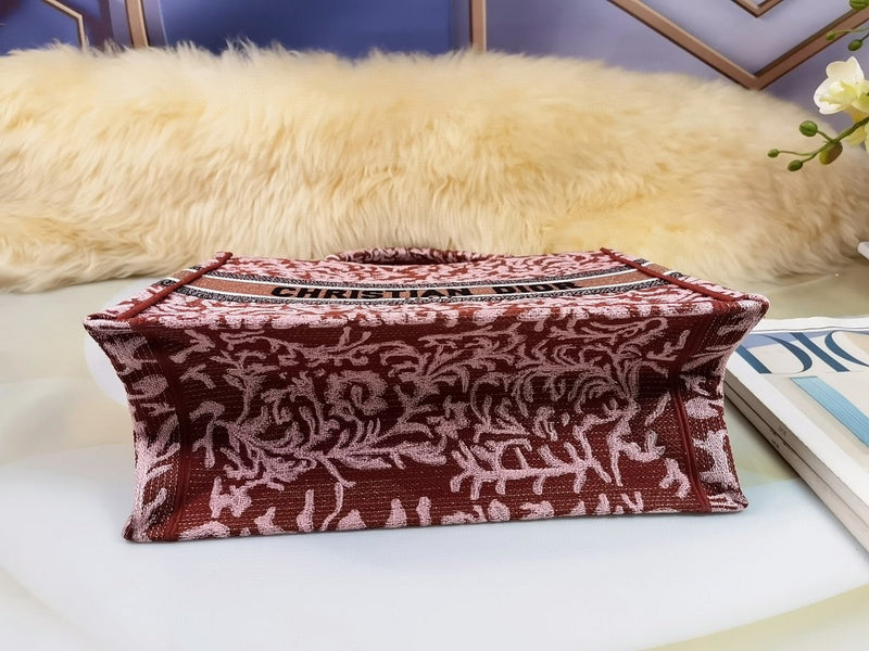 Dragons Bags Detail