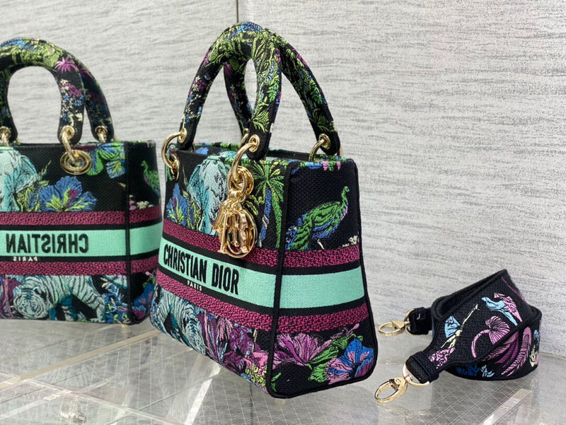 Dragons Bags Detail
