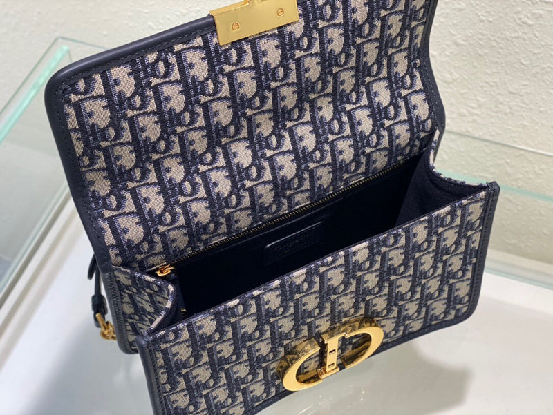 Dragons Bags Detail