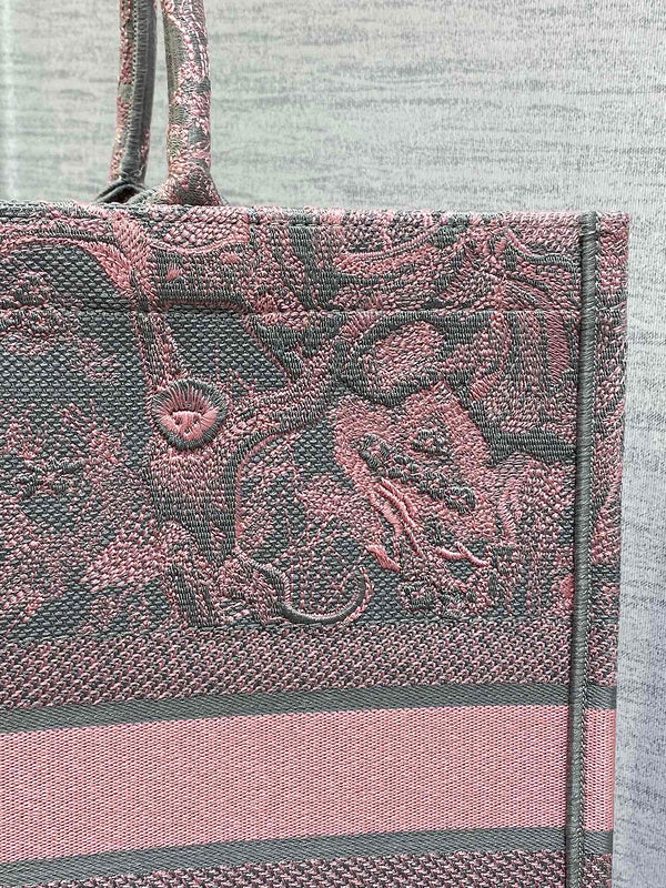 Dragons Bags Detail
