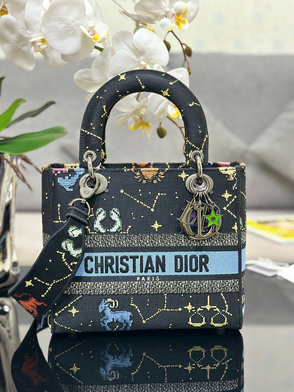 Dragons Bags Detail