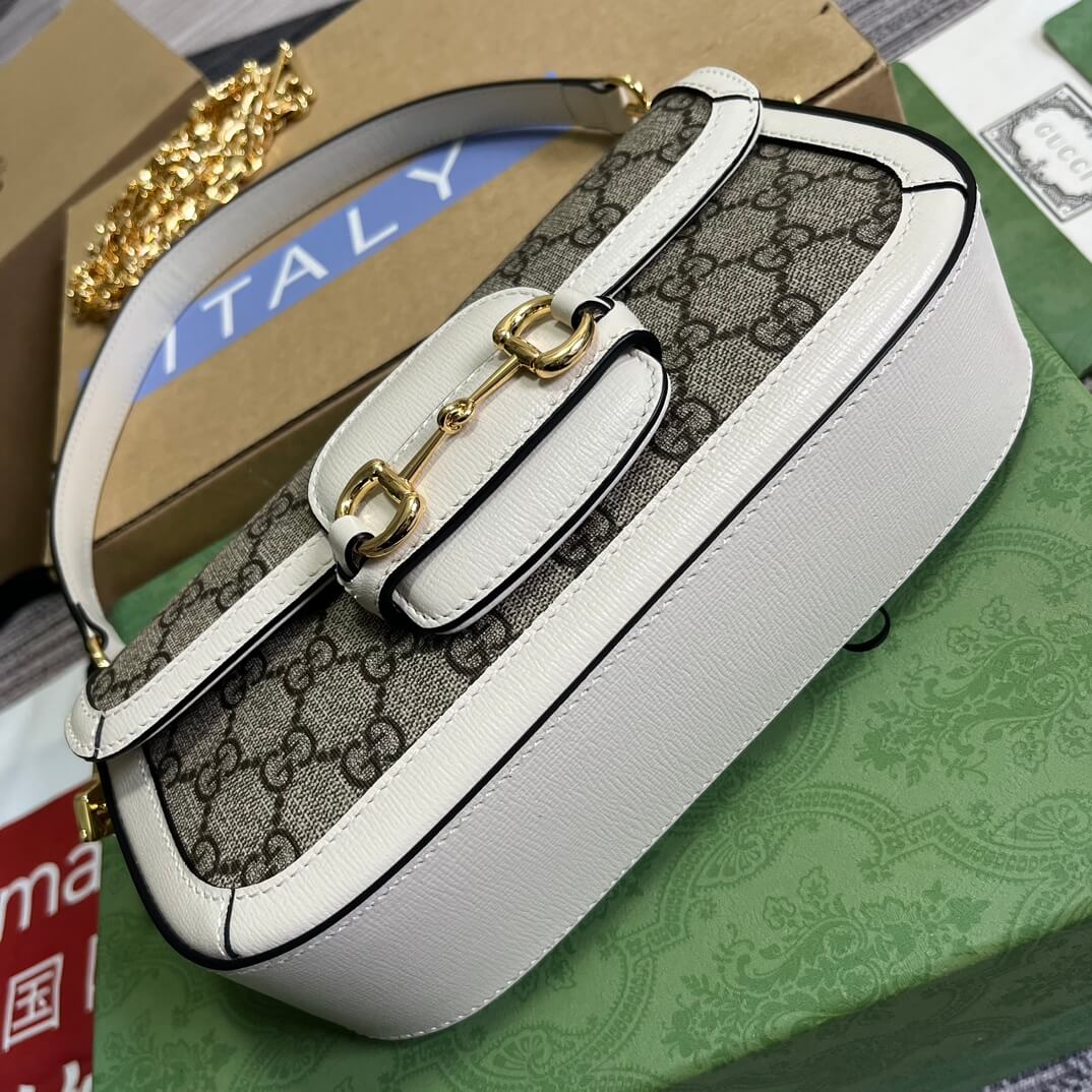 VBS 735178 Horsebit 1955 shoulder bag 24CM white pvc