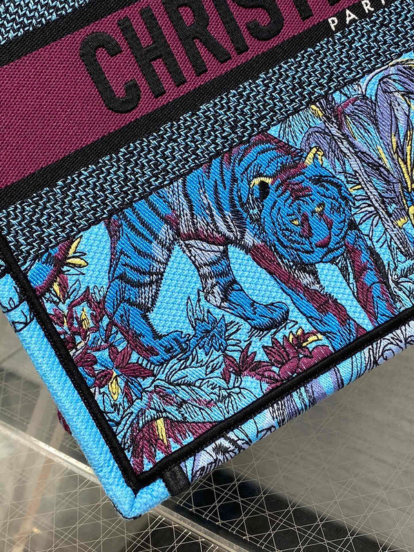 Dragons Bags Detail