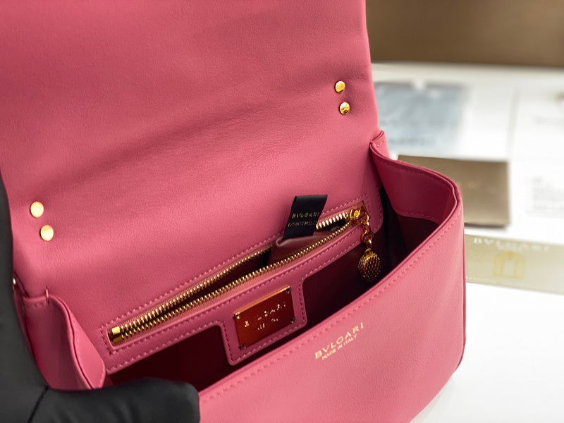 Dragons Bags Detail