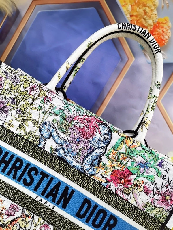 Dragons Bags Detail