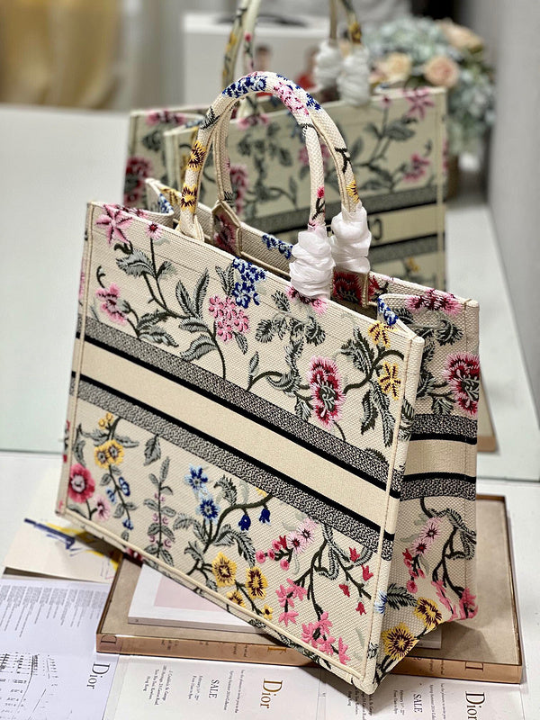 Dragons Bags Detail