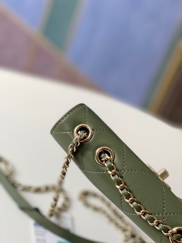 Dragons Bags Detail