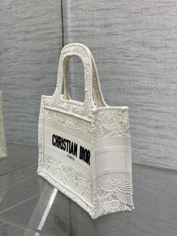 Dragons Bags Detail