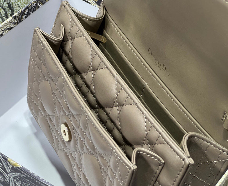 Dragons Bags Detail