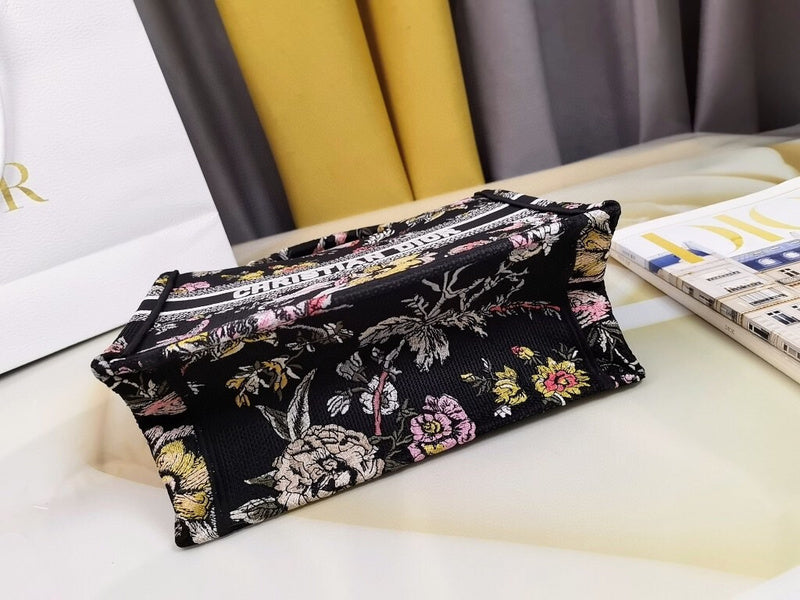 Dragons Bags Detail