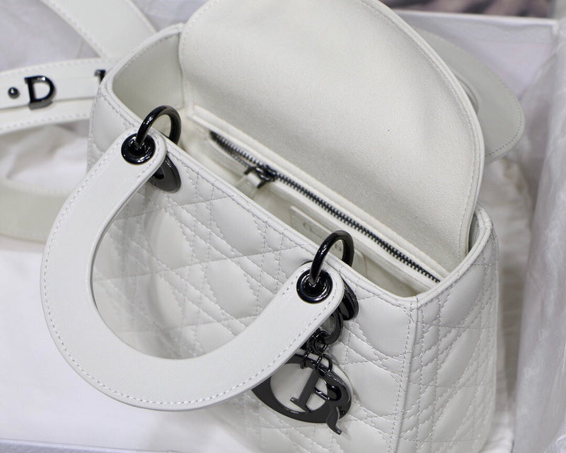 Dragons Bags Detail