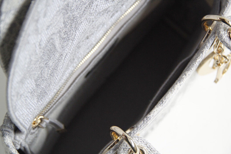 Dragons Bags Detail