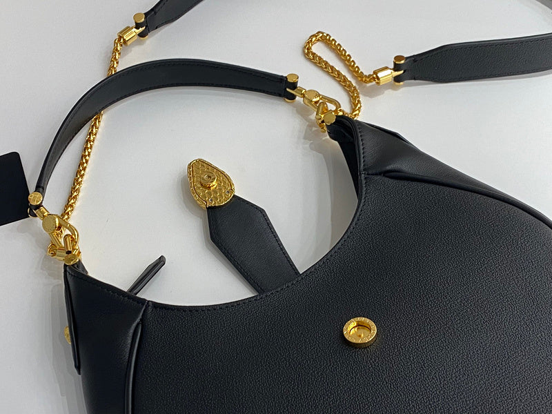Dragons Bags Detail