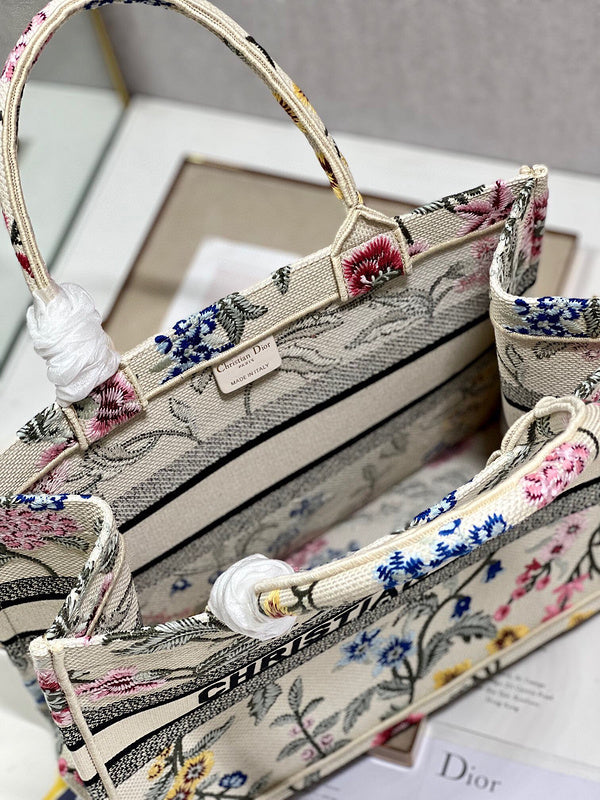 Dragons Bags Detail