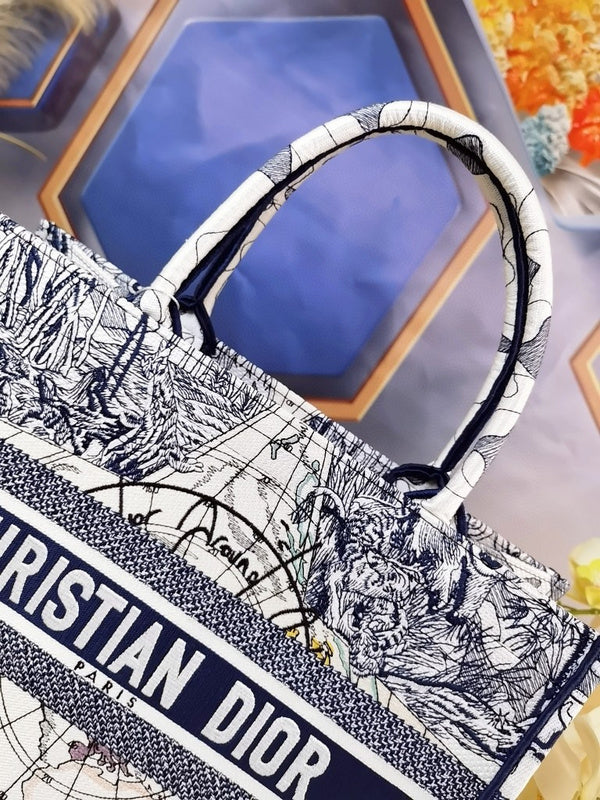 Dragons Bags Detail