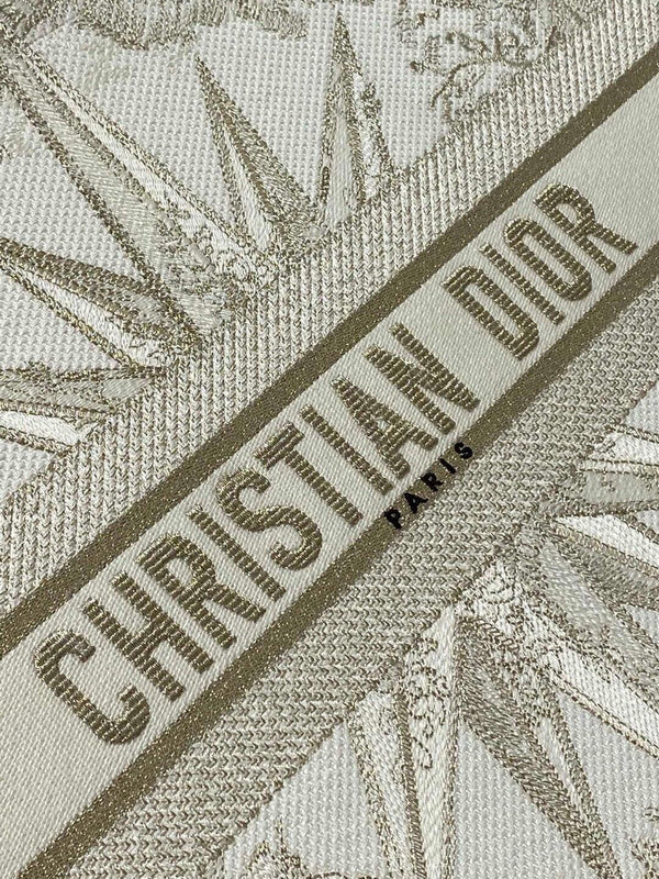 Dragons Bags Detail
