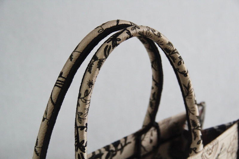 Dragons Bags Detail
