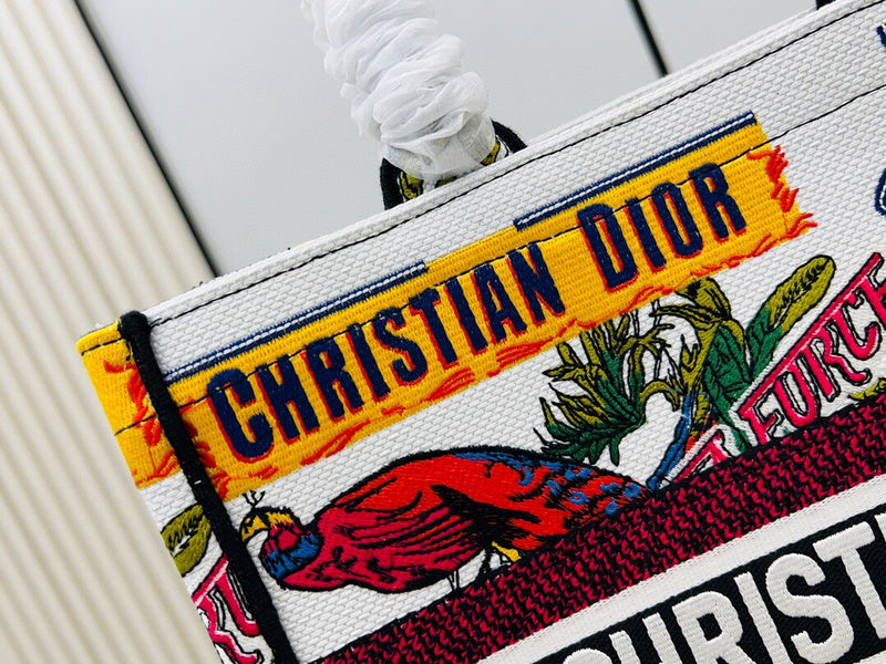 Dragons Bags Detail
