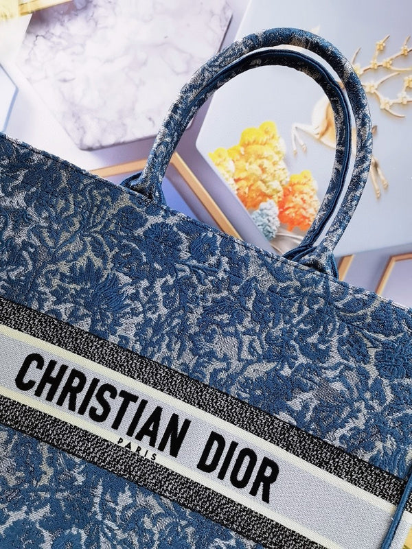 Dragons Bags Detail