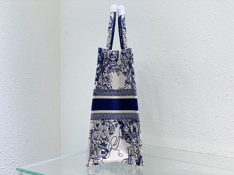 Dragons Bags Detail