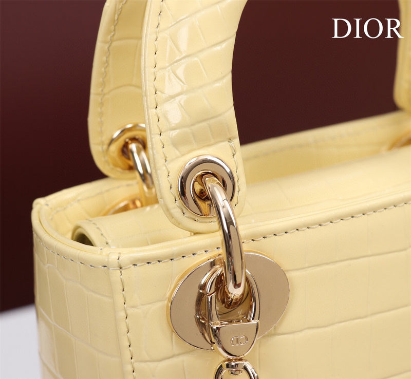 Dragons Bags Detail
