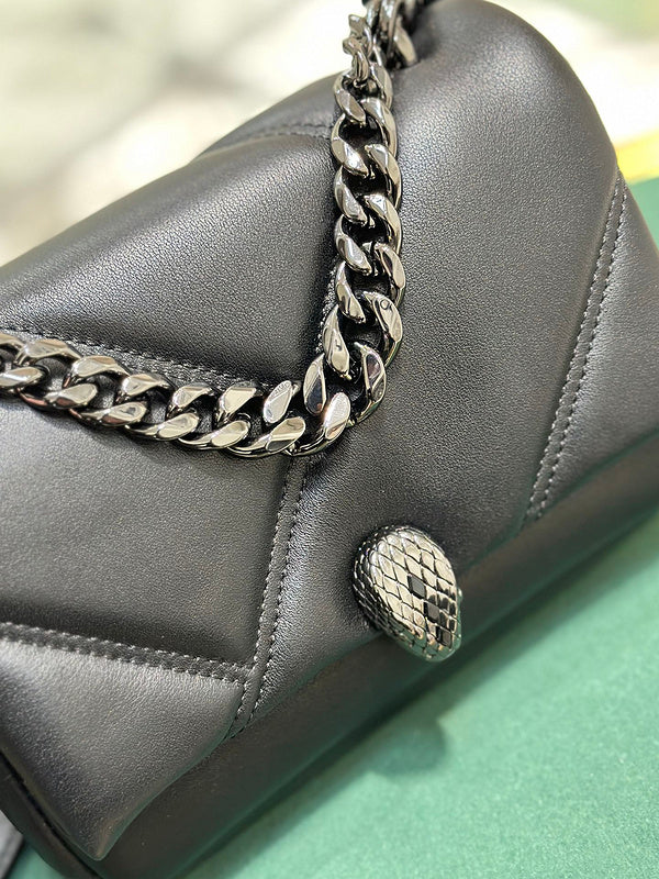 Dragons Bags Detail