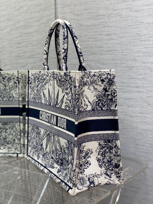 Dragons Bags Detail