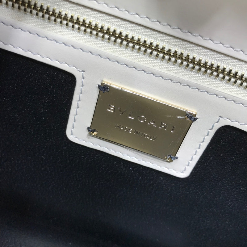 Dragons Bags Detail